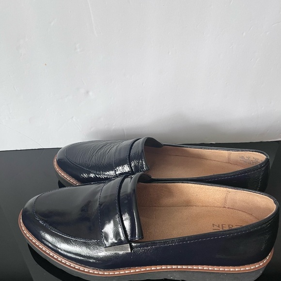 Naturalizer Glossy Navy Loafers size 10M - Picture 6 of 8